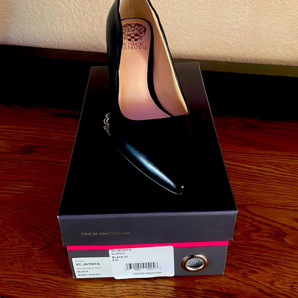 Vince Camuto size 9 Black